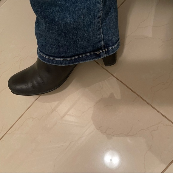 ECCO Black leather side zip ankle Boots Button‎ accent size 10.5 dress heels - Picture 12 of 12